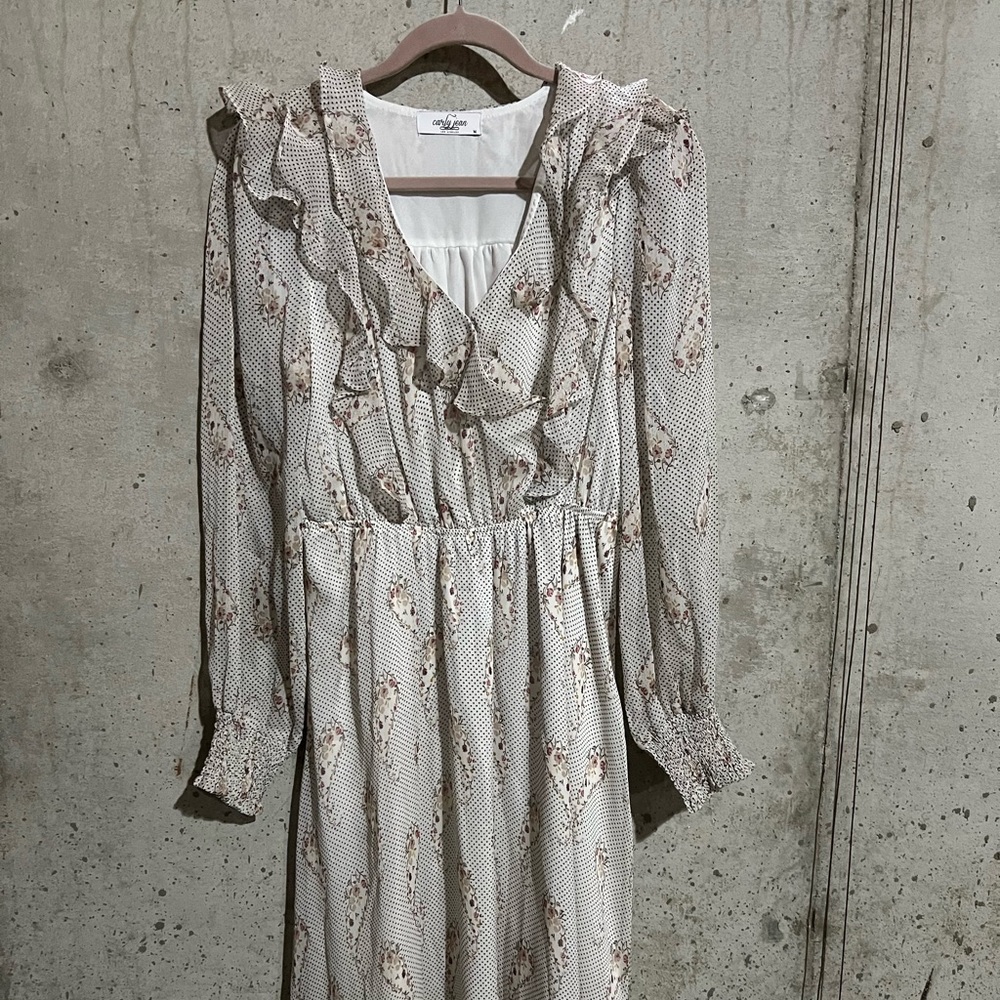 Carly Jean Los Angeles Cream Floral Long Sleeve Dress